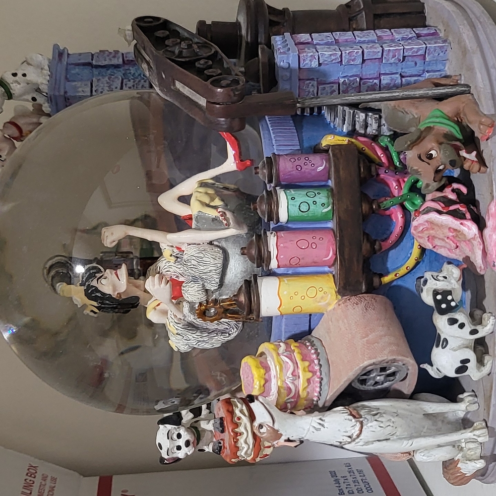 102 Dalmatians Snow Globe With Cruella